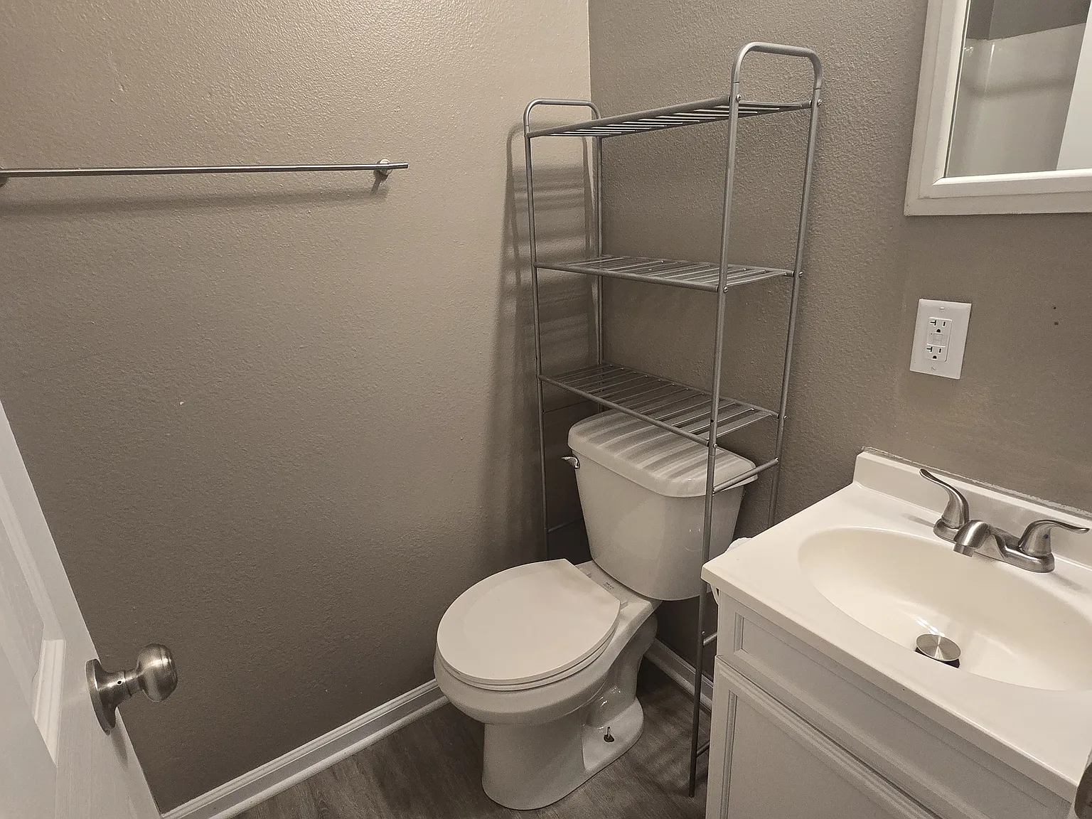 Studio, $800 — Photo 3
