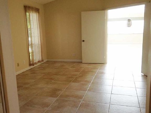 4th image of 1339 Bayview Cir