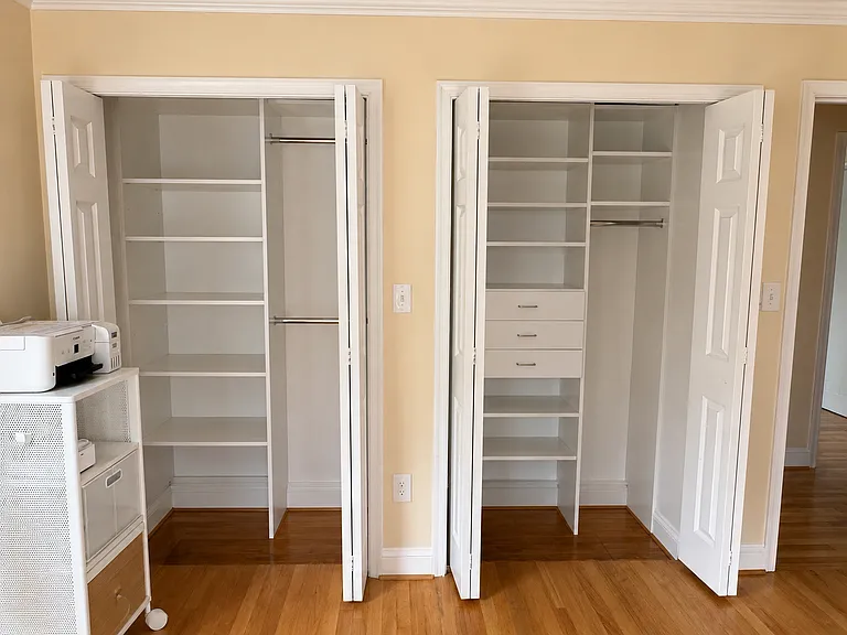 Room 4 - walking closet