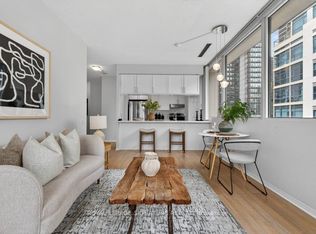 555 Yonge St #707, Toronto, ON M4Y3A6