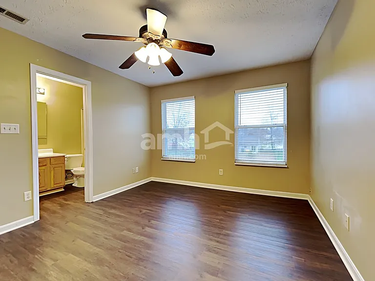 699 Thornton Dr — Photo 9