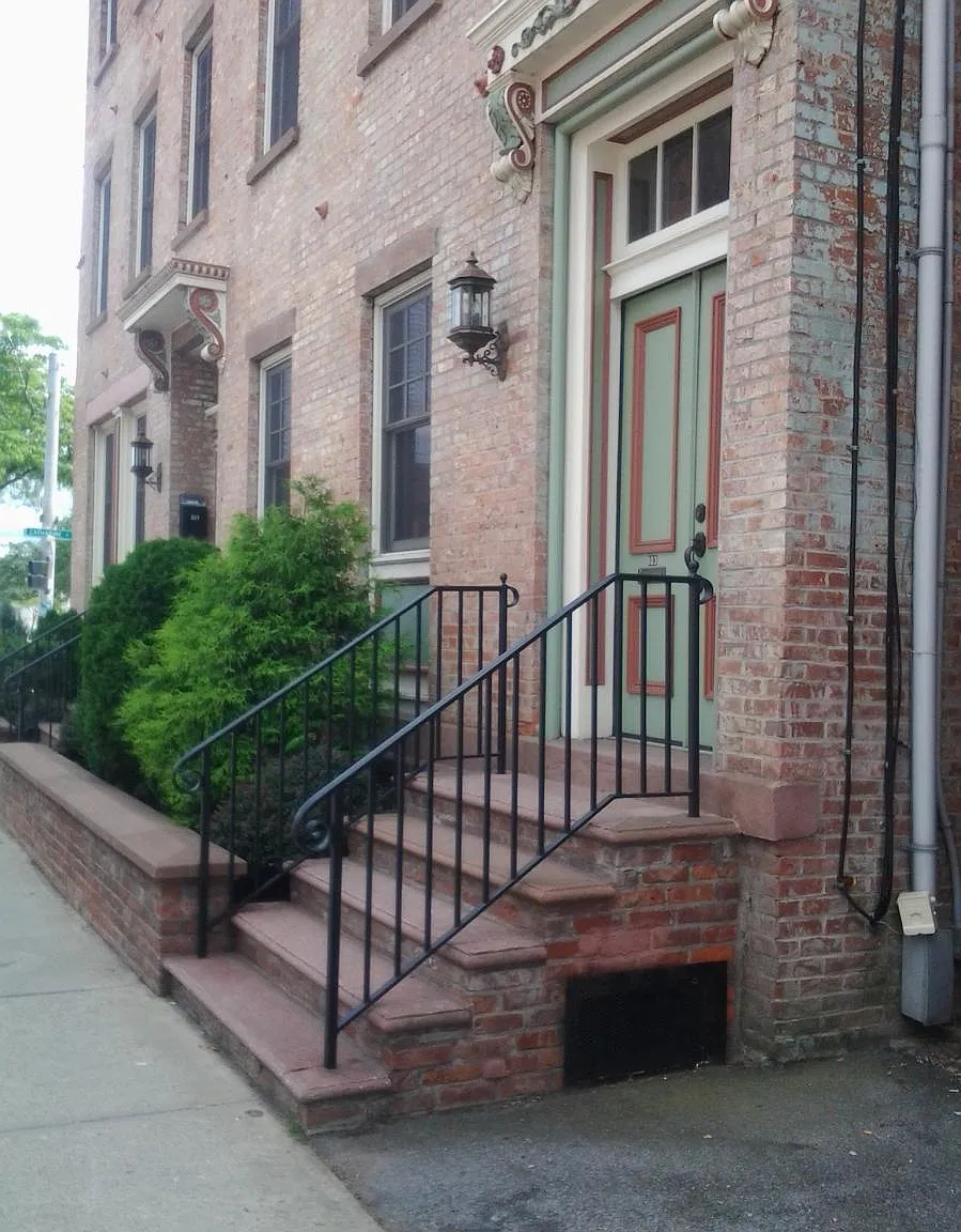 322 Mill St — Photo 1