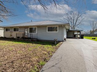 511 Sunnyside Ct, Le roy, IL 61752