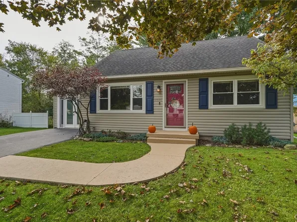 8385 Zenith Dr, Baldwinsville, NY 13027