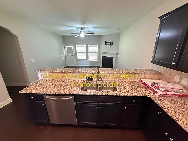 285 Blackthorn Ln — Photo 10