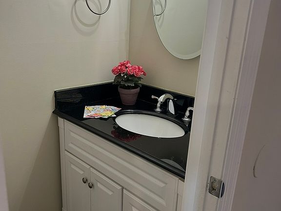 2nd image of 914 Emmett Ave #914