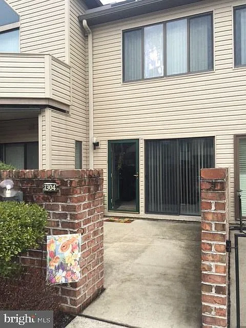 1304 Cherrington Dr