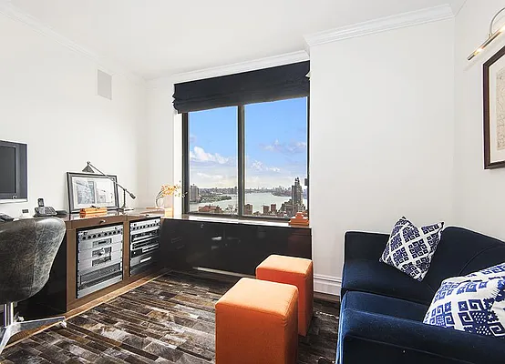 Sold by Warburg | media 13