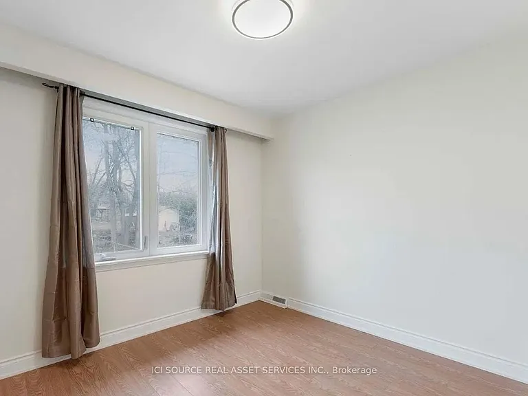 4 Dempster St #MAIN FL — Photo 5