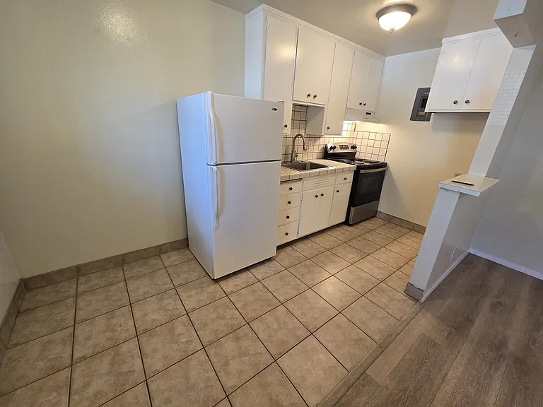 2301 I St #4 — Photo 2