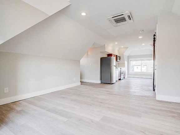 5th image of 521 Brookline Blvd APT 4