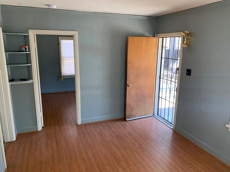5211 1/2 Marmion Way — Photo 3