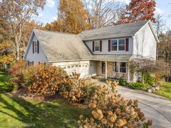 7921 Forest Creek Ct, Whitmore Lake, MI 48189