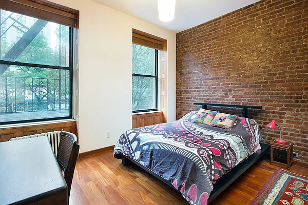 Sold by Vertex Realty Group LLC | media 3