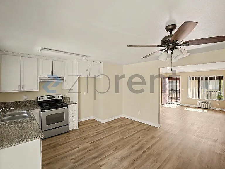 3523 W Savanna St #9 — Photo 9