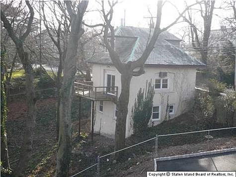4th image of 111 Howard Ave