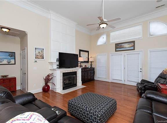 5th image of 337 Rosemore Pl