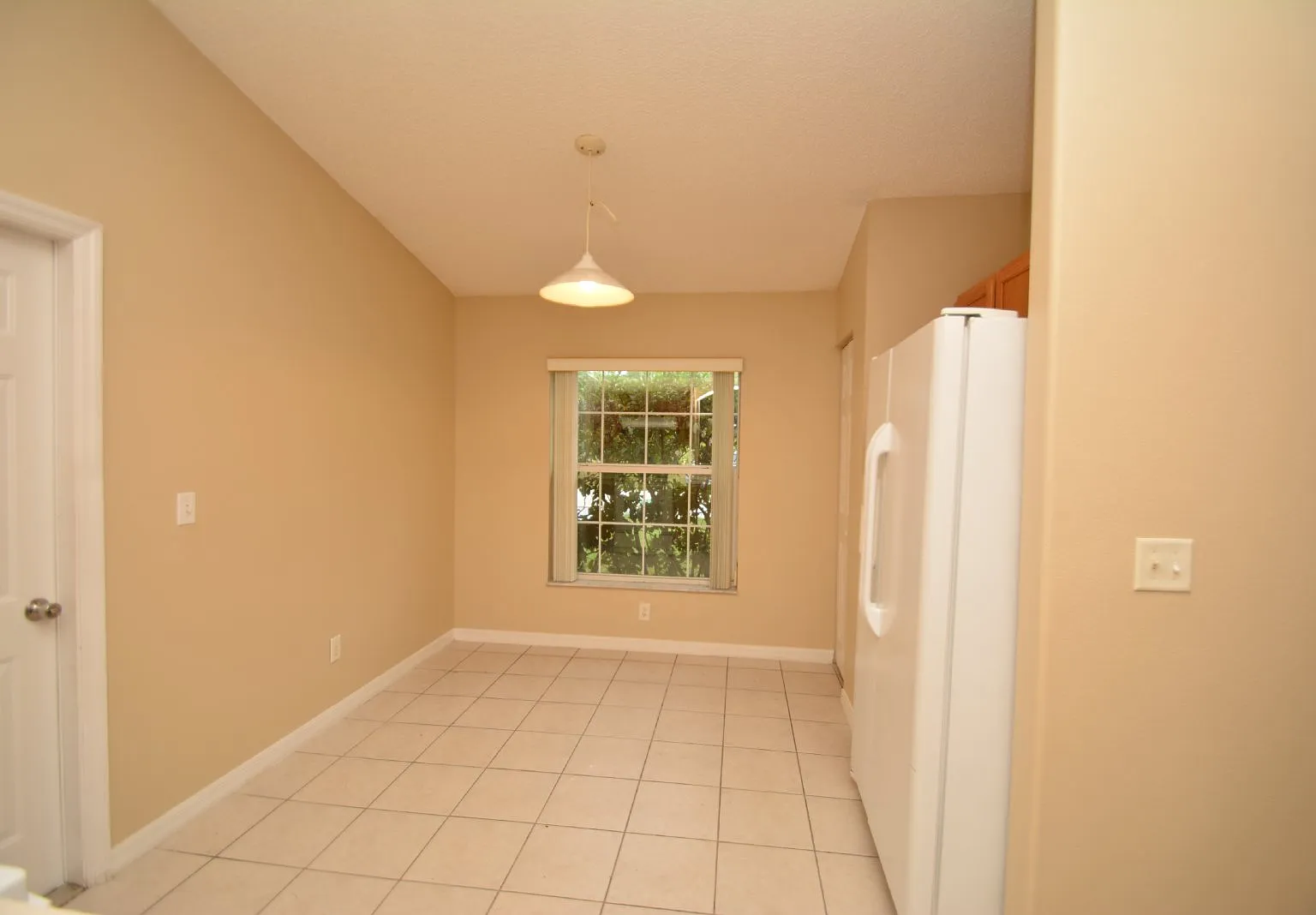 3 bed, 2.0 bath, 1333 sqft, $1,850 — Photo 4