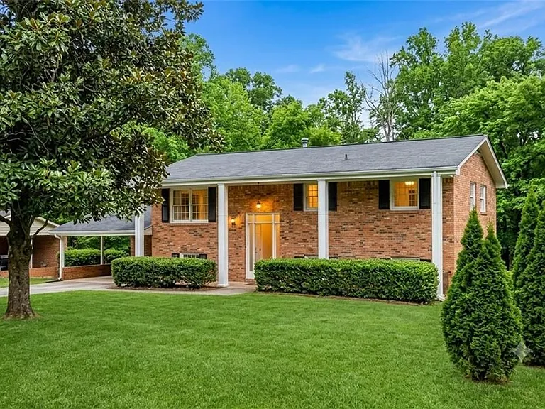 3182 Cherry Valley Dr — Photo 1