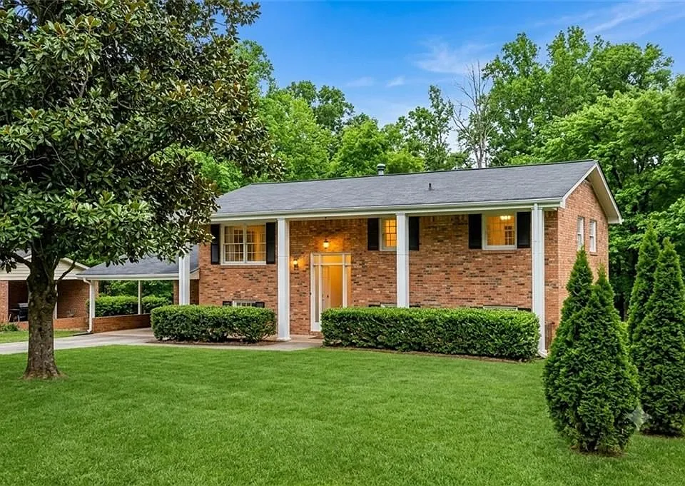 3182 Cherry Valley Dr
