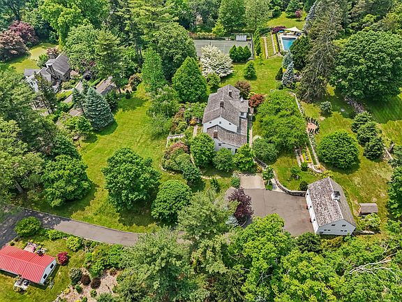 2nd image of 19 Skymeadow Drive