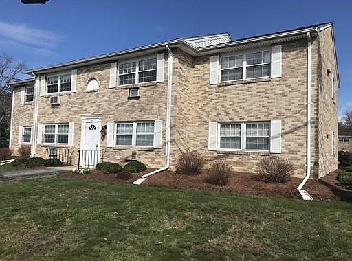 3rd image of 10 Washington Park Dr APT 9