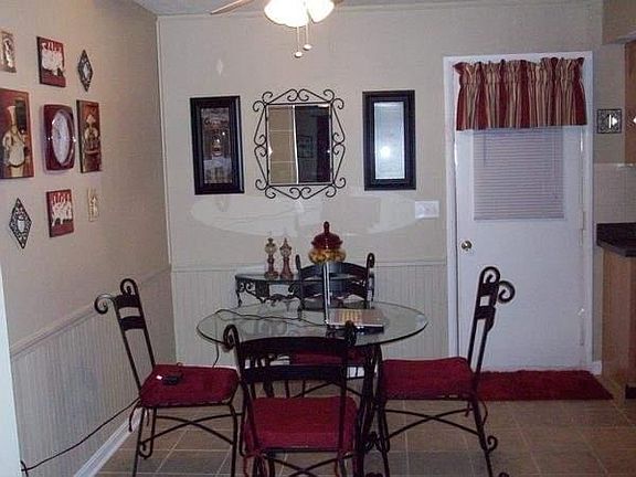 3rd image of 828 Clyde Ave