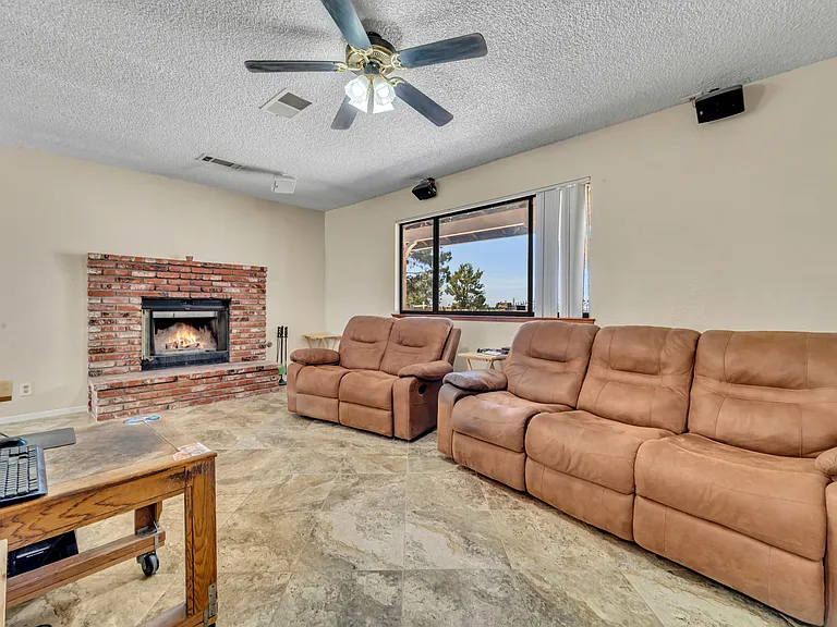 5204 E Avenue T4 — Photo 3