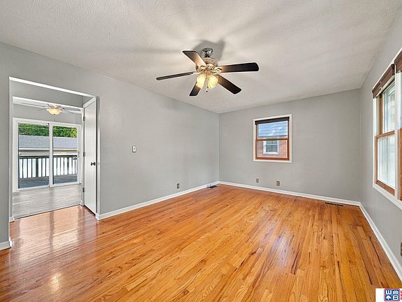 5th image of 4117 Holly Rd
