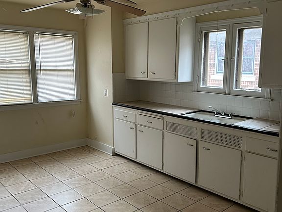3rd image of 4622 W Medford Ave #4622