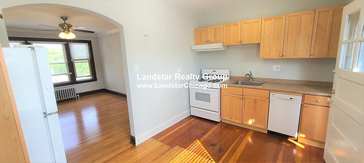 Building Photo - 5544 W Leland Ave #3C