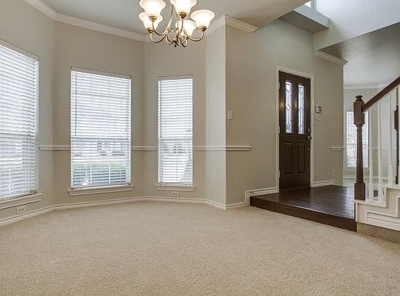 4th image of 2712 Carmel Dr