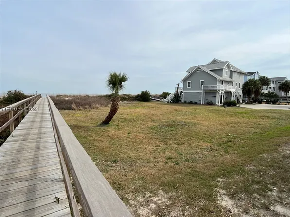 52 Harbor Dr, Saint Helena Island, SC 29920