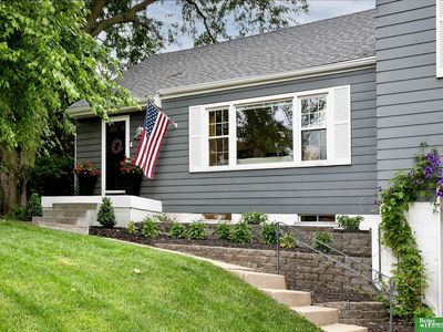 452 S 85th St, Omaha, NE, 68114