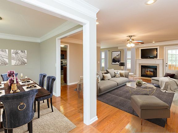 2nd image of 2578 Emerald Ct