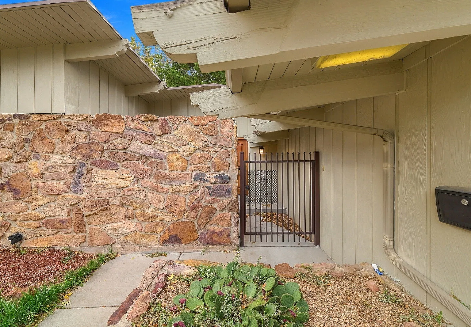 4 bed, 3.0 bath, 2589 sqft, $2,705 — Photo 4