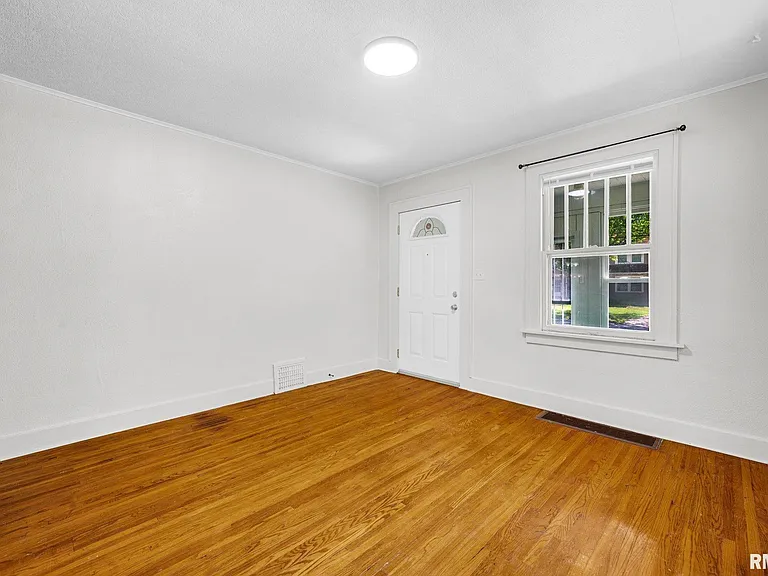 1413 W Gilbert Ave — Photo 4