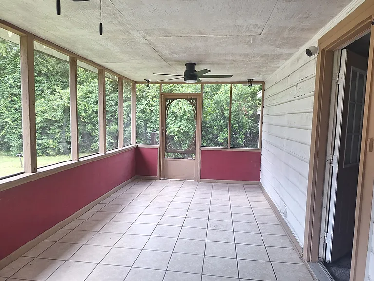 220 Ford Dr — Photo 3