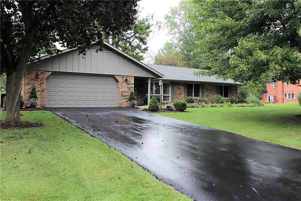 5 Lakeshore Ct photo 1