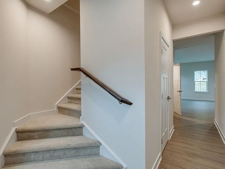 1041 Mountain View Dr — Photo 6