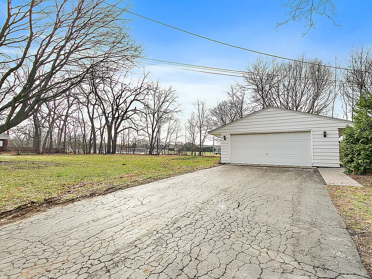 1000 Jackson Ave — Photo 4