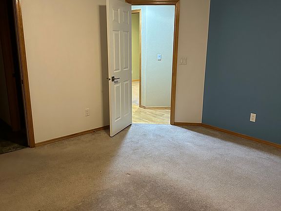 5th image of 628 NE Robin Pl