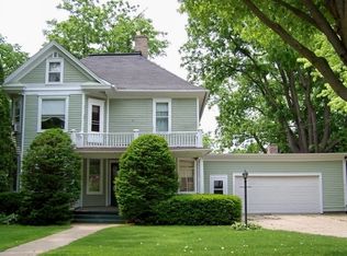 320 Dodge St, Mineral Point, WI 53565