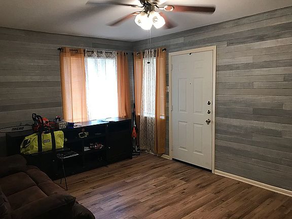 2 Bedroom Apt Living Room