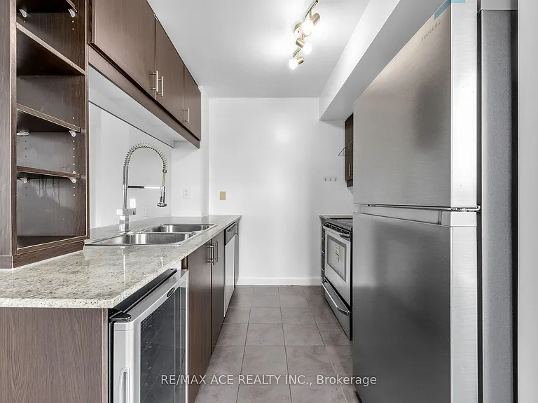 25 Town Centre Ct #808 — Photo 10