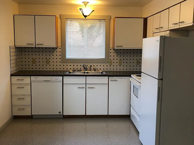 511 E Chestnut St — Photo 21