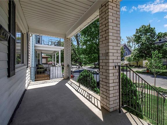 4th image of 36 Parkwood Ave
