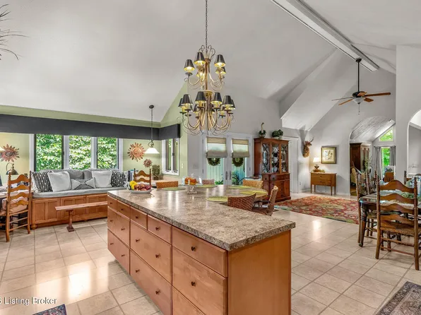 1140 Rams Run, Shepherdsville, KY 40165