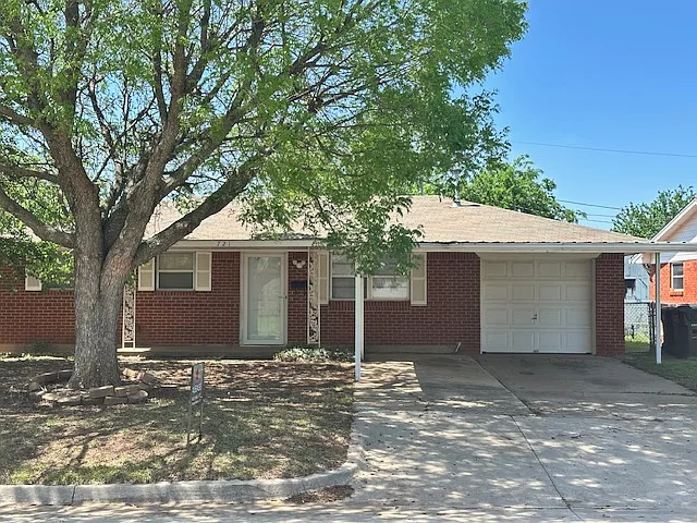 721 N Bristow Ave — Photo 2