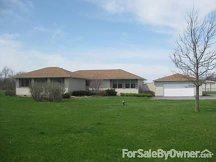 Country living! 5 acres on blacktop!
						:
						3 bedrooms, 2 baths on five acres. Close to town, two 2+ car garages plus barn!